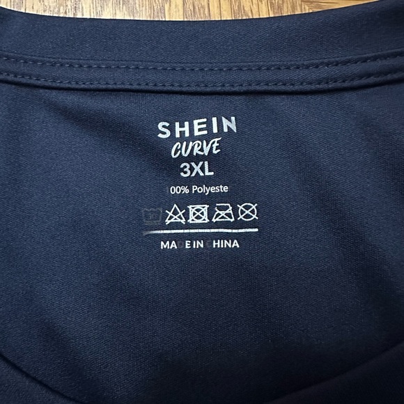 SHEIN Curve Women’s tshirt size 3xl - Picture 2 of 5